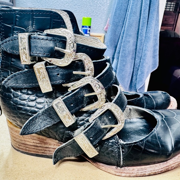 Free Bird Scarlett Black Croc-Embossed Buckle Shoes - Picture 3 of 4